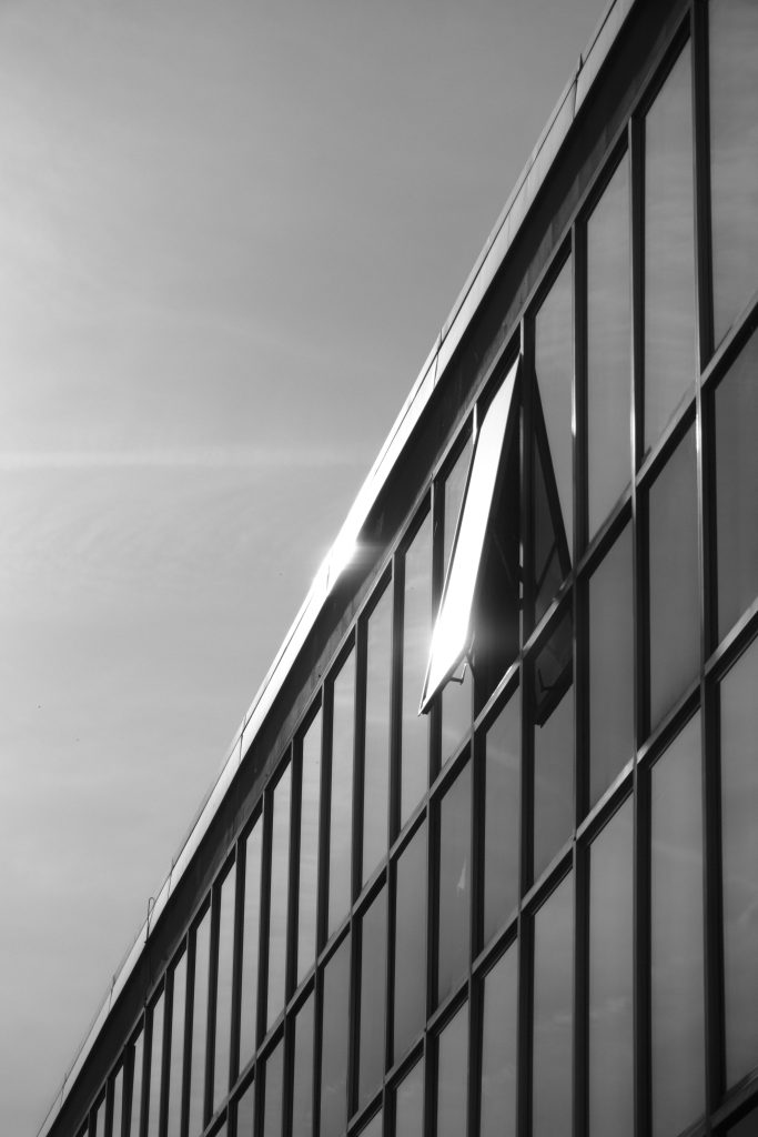 Ventanas proyectantes: Elegancia y funcionalidad en un solo producto